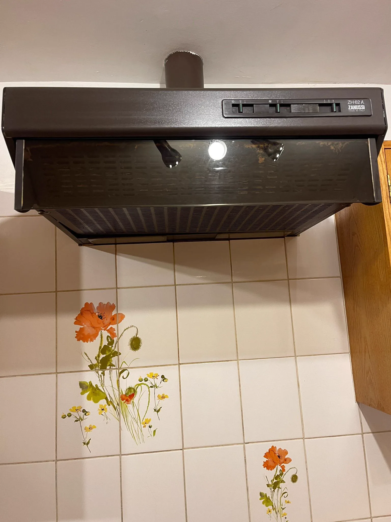 After: Cooker hood degreased