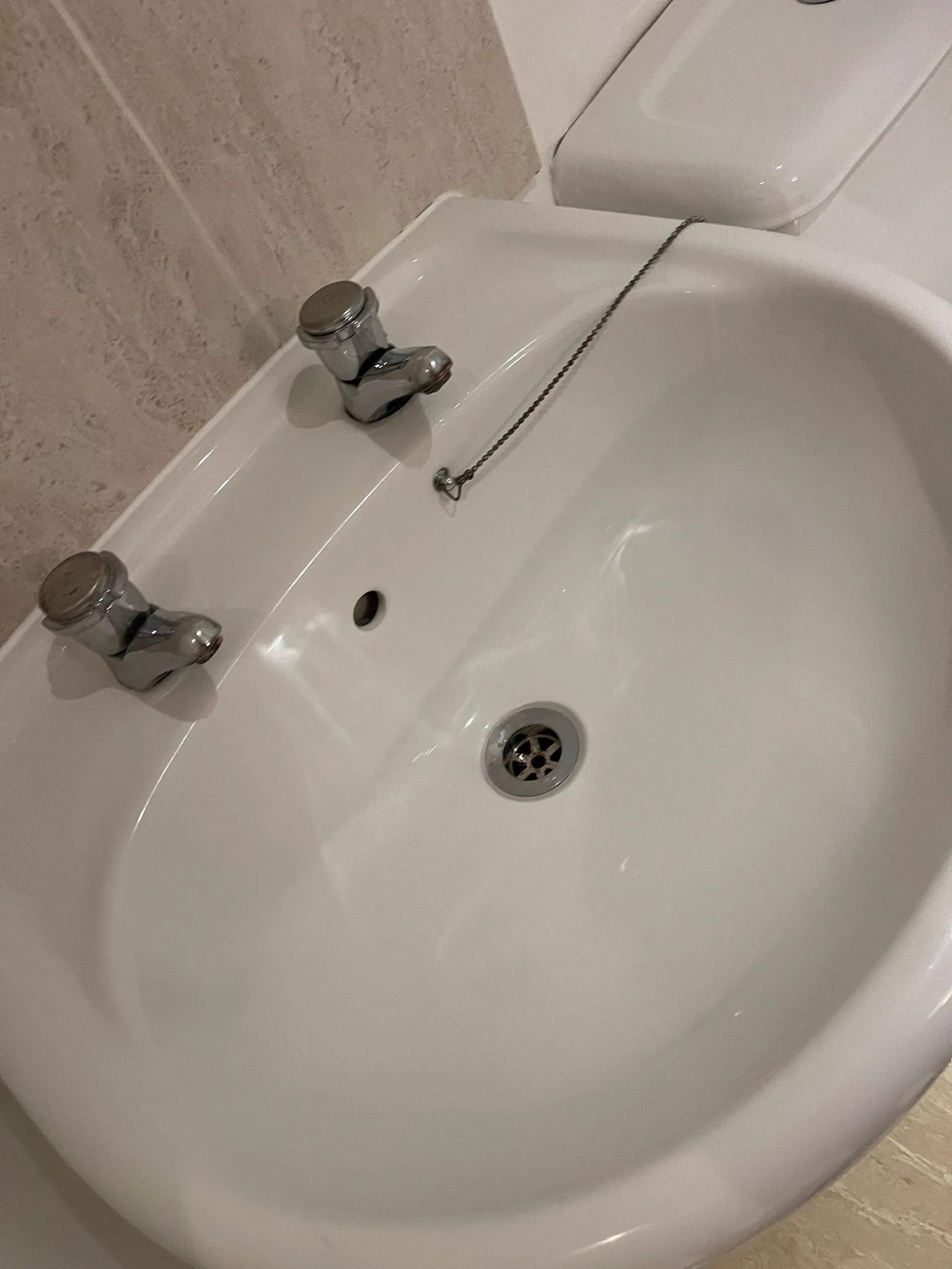 After: Kitchen sink and tap descaled